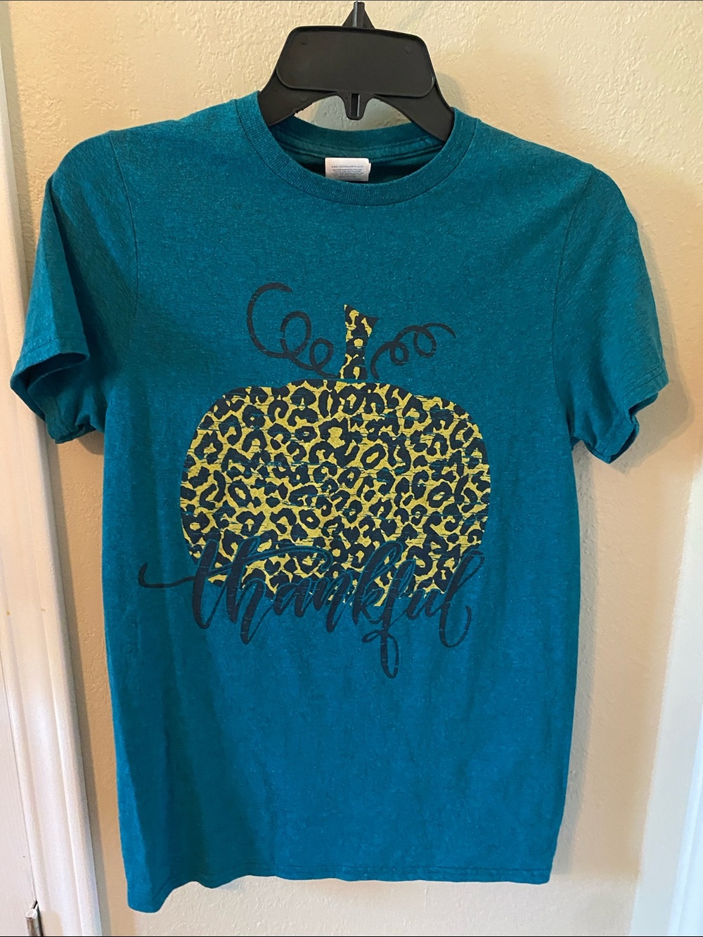 Women’s Teal 'Thankful' Leopard Print Pumpkin Graphic Tee Size Small